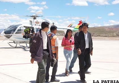 El Presidente Morales, llegó en helicóptero y se fue en avión, sin hablar con la prensa