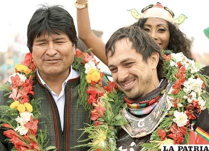 Evo Morales durante el paso del Dakar por Bolivia, junto a Juan Carlos Salvatierra