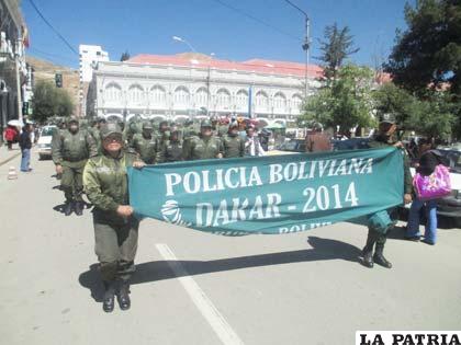 Los policías fueron felicitados por los organizadores del Dakar 2014