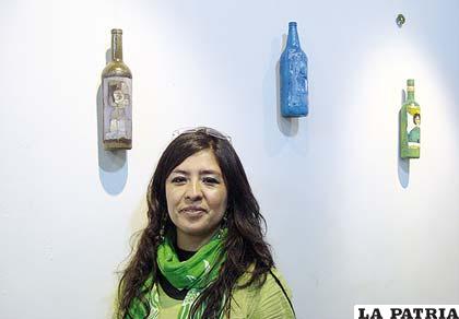 Verónica Guzmán, artista plástica que expone en el Salón Valerio Calles