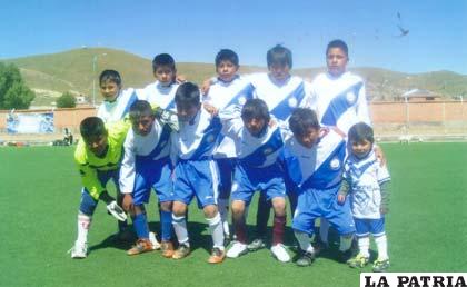 El equipo de Andamarca en la categoría Sub-13