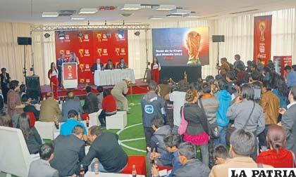 Durante el anuncio de la llegada de la Copa del Mundo