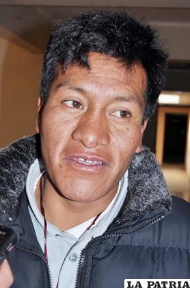 ELIODORO RAMÍREZ (Pacopampa - Machacarmarca): “Hasta la fecha no existió avances sólo dicen que habrá remediación ambiental pero al momento no hay nada, como comunarios estamos molestos por esta situación, en mi comunidad tropezamos con una serie de contaminación que proviene de Huanuni, de esa manera estamos molestos no cumplen, no hay avances, lo mismo repiten desde hace tres años de las líneas estratégicas, dicen que están yendo paso a paso y esperaremos soluciones, a ver cómo se trabaja este año”