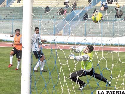 Lampe será el golero titular en el cotejo ante Blooming