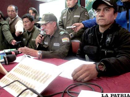 Conferencia de prensa que ofrecieron las autoridades policiales