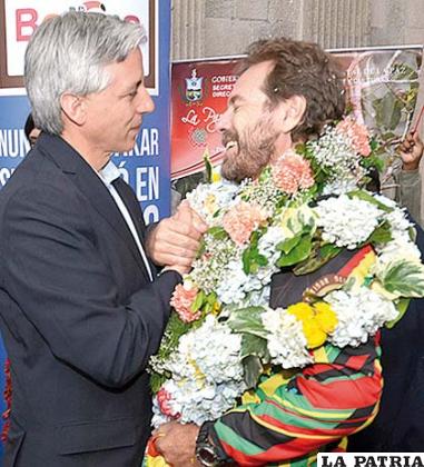El vicepresidente García Linera le dio la bienvenida a Nosiglia