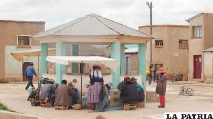 Compartiendo una sajra hora en la comunidad de Lajma, Oruro