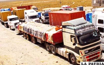 Transportistas bolivianos no pueden acceder al puerto de Iquique