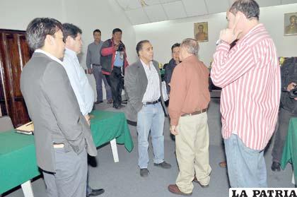 Dirigentes del fútbol liguero boliviano