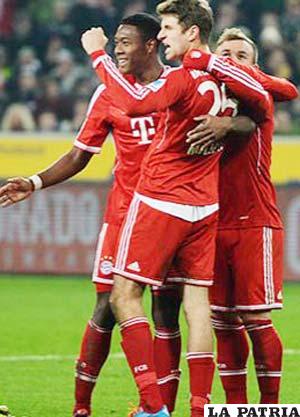 Robben junto a sus compañeros del Bayern