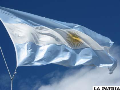La celeste y blanca ahora es la bandera oficial de Argentina