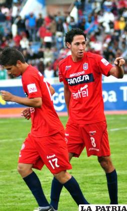 Mauricio Saucedo es figura y goleador de Universitario