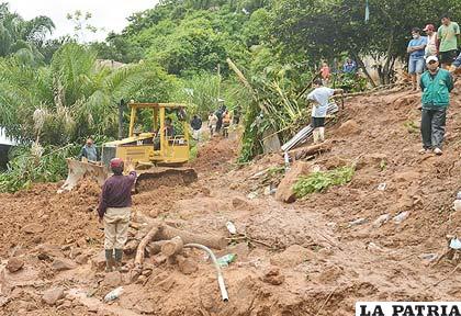 Arduas tareas para rescate de víctimas sepultadas tras desastres por inundaciones