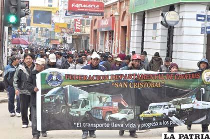 Choferes protagonizaron una marcha de protesta