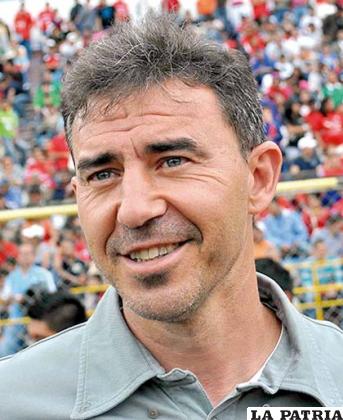 El técnico español Manolo Alfaro