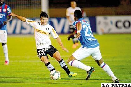 Una acción del partido en el cual venció Deportivo Quito