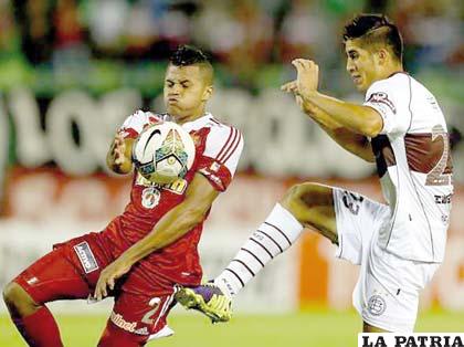 Lanús fue superior al equipo local, terminó venciendo 2-0