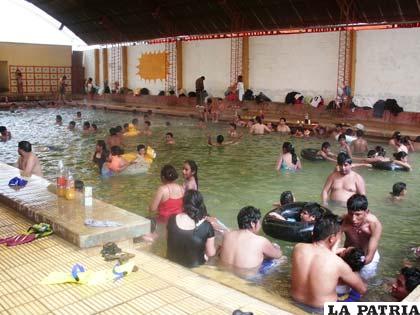 Bañistas piden mayor control para el uso de piscina en Capachos