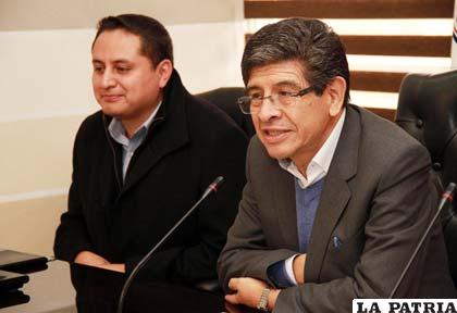 Guillermo Achá (i) y Carlos Villegas (d)