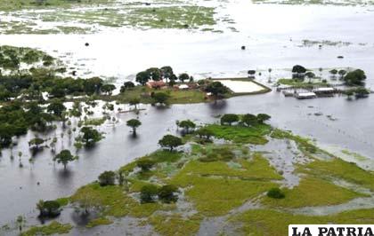 La crecida de los ríos ocasiona  inundaciones en poblaciones del Beni