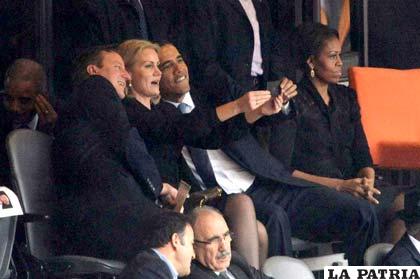 El selfi de Obama en el funeral de Mandela
