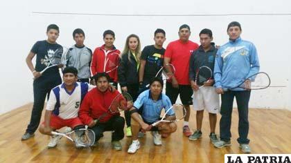 Deportistas interesados en el squash 