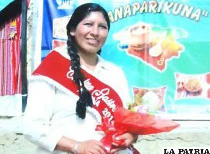 Edithma Fernández fue elegida como Cholita Gastronomía la gestión pasada
