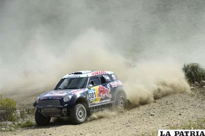 Al-Attiyah, en coches, marcha primero en la general