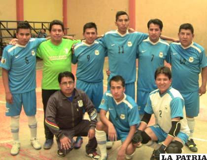 El equipo de la Diablada Urus