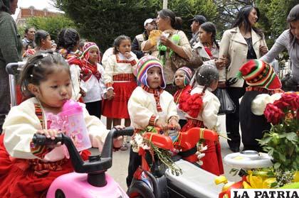 Los niños adoraron al Salvador en el Día de Reyes