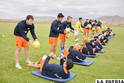 Durante el entrenamiento de los jugadores de San José