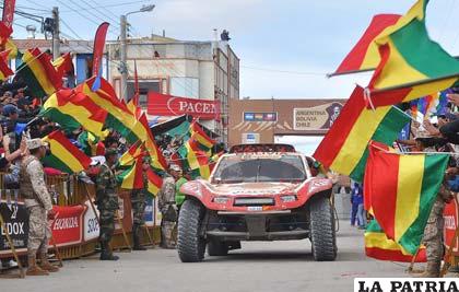 Colorido recibimiento a competidores del Dakar 2015