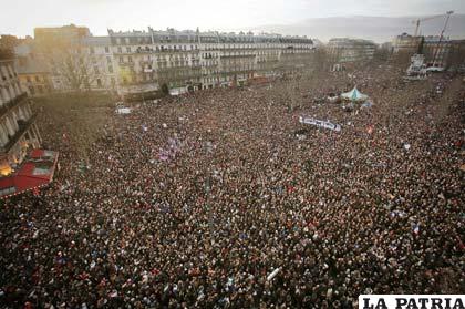 Millones de personas se congregaron en París