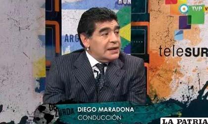 Maradona en la conducción de su programa