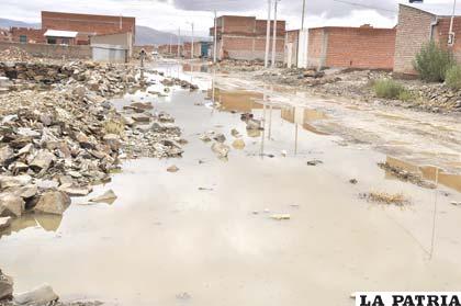 Lluvias dejaron aguas estancadas y lodo en sectores alejados de la ciudad