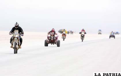 Se fue el Rally Dakar por el Salar de Uyuni