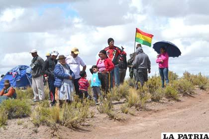 Gente de toda edad estuvieron presenciado el Dakar