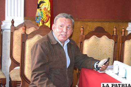 Arturo Alessandri continúa como secretario municipal de Cultura de Oruro