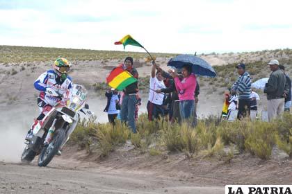 Fabricio Fuentes, único boliviano en motos