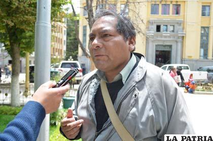 El candidato a gobernador por los “demócratas” Henry Ramírez