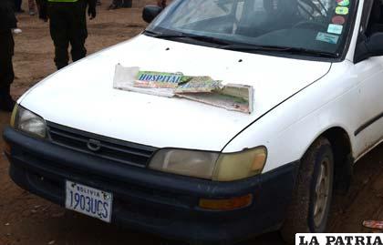 La vagoneta llevaba el letrero de una empresa de taxi trufis