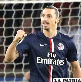 Ibrahimovic festeja el gol del triunfo que anotó para su equipo