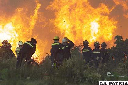 Incendio forestal en Chile amenaza a zonas pobladas