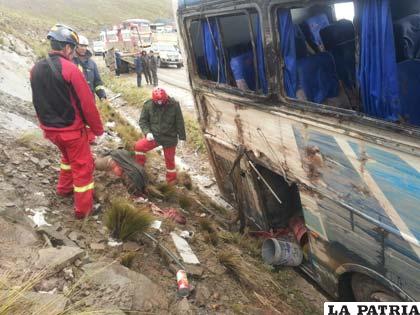 Laborioso rescate de las víctimas