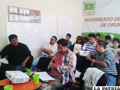 “Demócratas” en reunión