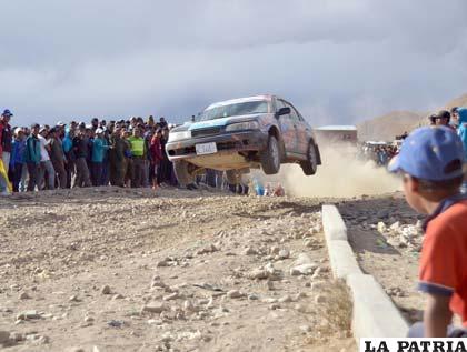Rugirán los motores en Huachacalla