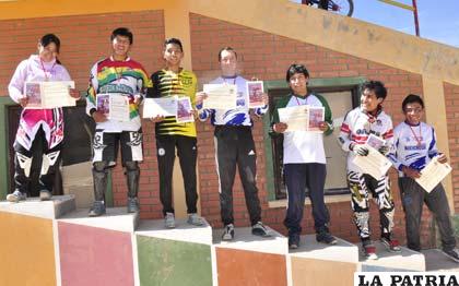Deportistas que intervienen en los campeonatos de bicicross