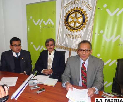 Rotarios en conferencia sobre el RYLA 2015