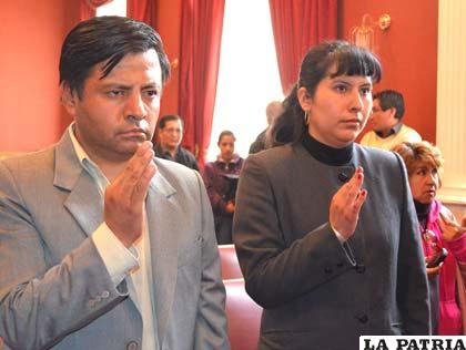 Marco Siles y Juliana Vargas, juraron como nuevos secretarios del Municipio