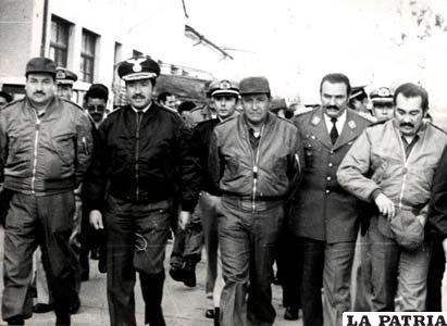 El dictador Luis García Meza (centro)